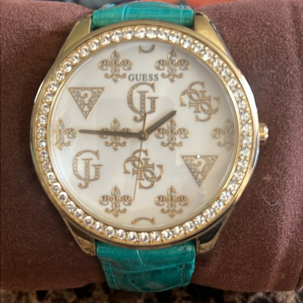 GUESS leather Watch